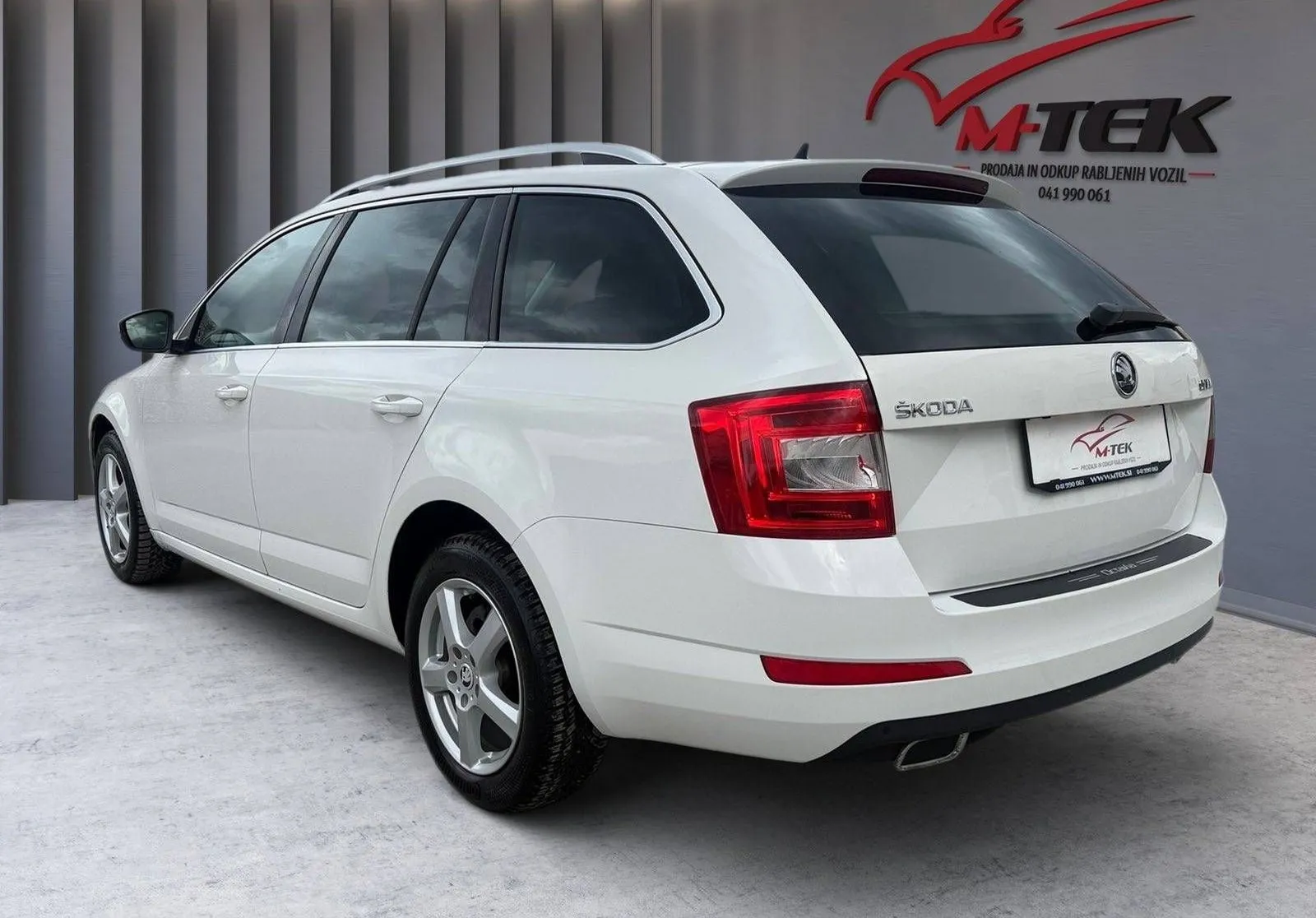 Notranja slika - Škoda Octavia - Combi 2.0 TDI Elegance - 7