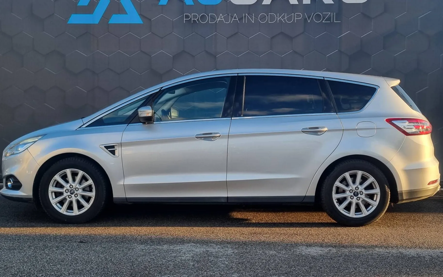Zunanja slika - Ford S-MAX - 2.0TDCi 132kW AWD Titanium Avt.-2XLed-2xPDC-Klju - 4