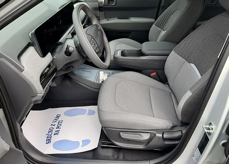 Zunanja slika - KIA EV3 - 58.3 kWh baterija. 150 kW  204 KM  Star - 7