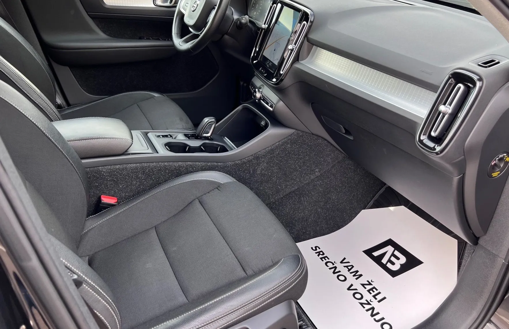Zunanja slika - Volvo XC40 - D3+LED+NAVI+KAMERA+ALU+KEYLESS GO+AUTO HOLD - 14