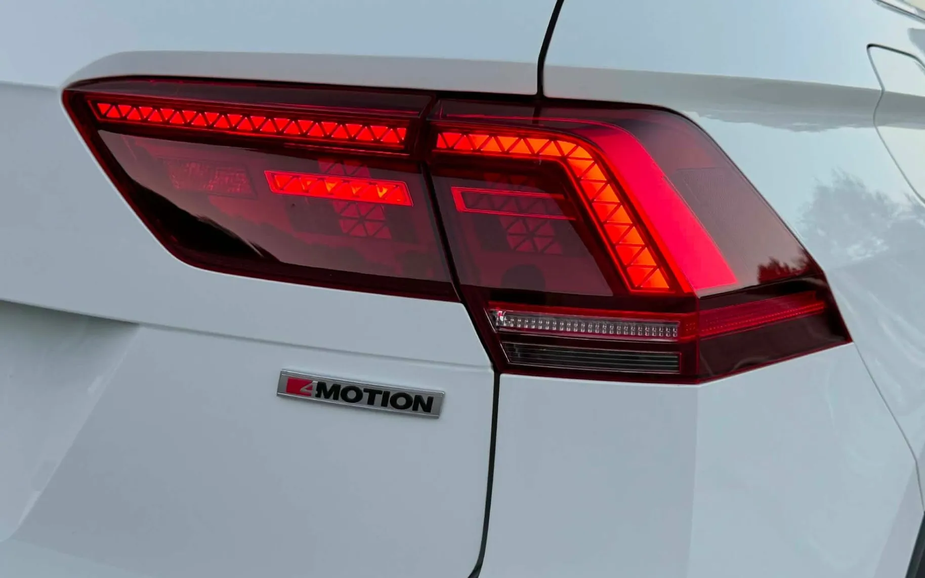 Notranja slika - Volkswagen Tiguan - 2.0 TDI-4X4-DSG-176KW-2X R LINE-VIRTUAL-FUL LED- - 9