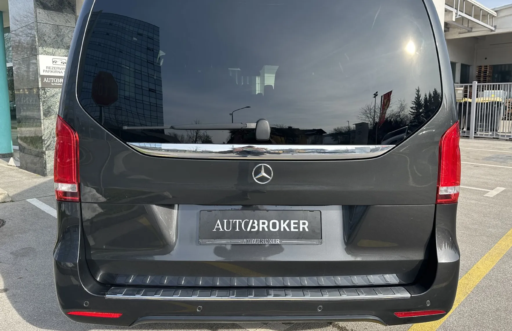 Zunanja slika - Mercedes-Benz V-Razred - V 300 d 4MATIC AMG-LINE - 5