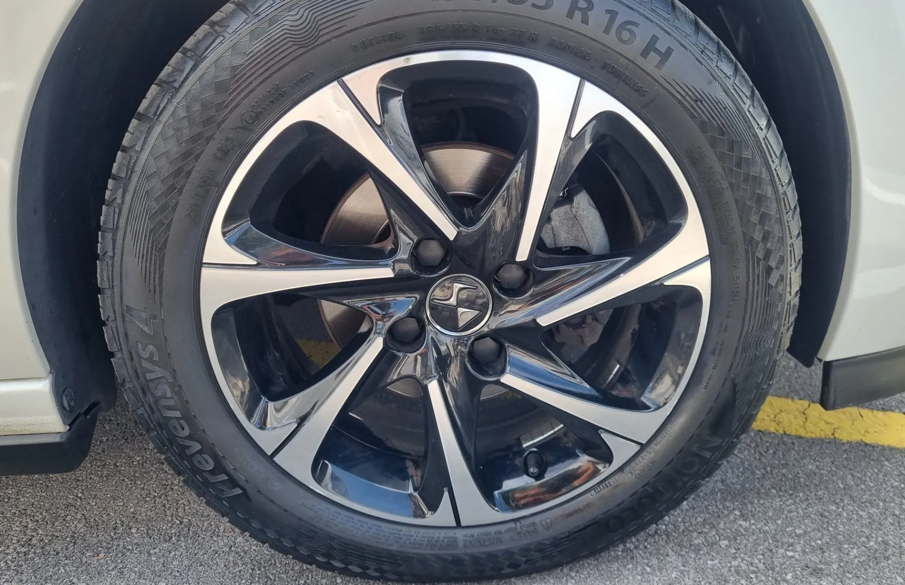 Zunanja slika - Citroën DS3 - 1.2 PURETECH CHIC - Avtomatik - POTRJENA SERVISNA - 19