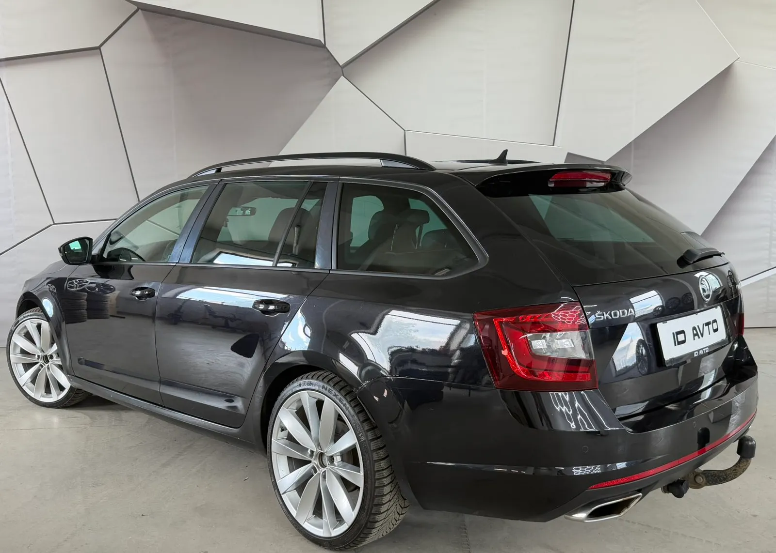 Zunanja slika - Škoda Octavia - Combi 2,0 TDI RS DSG - 3