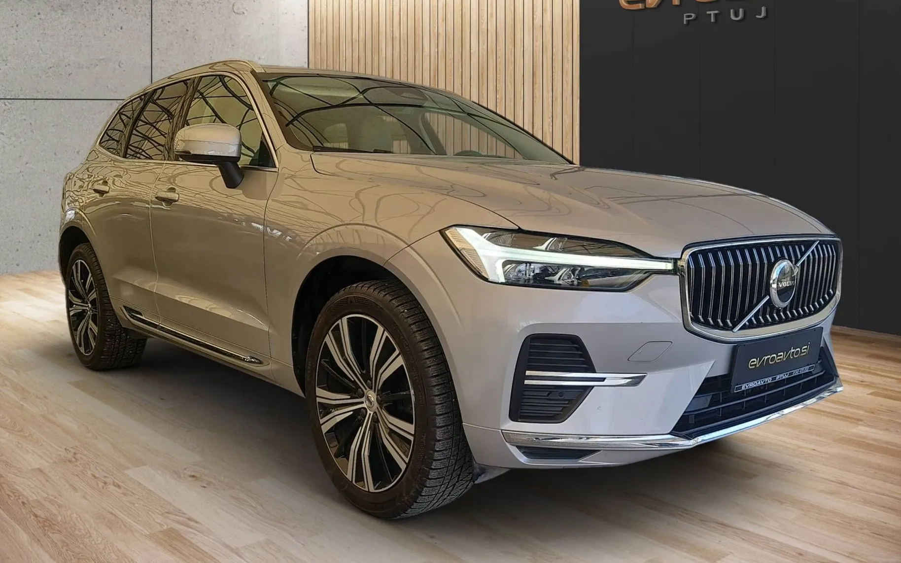 Zunanja slika - Volvo XC60 - B4  Plus Bright AWD•Redno vzdrževan•Alu. 20 - 4