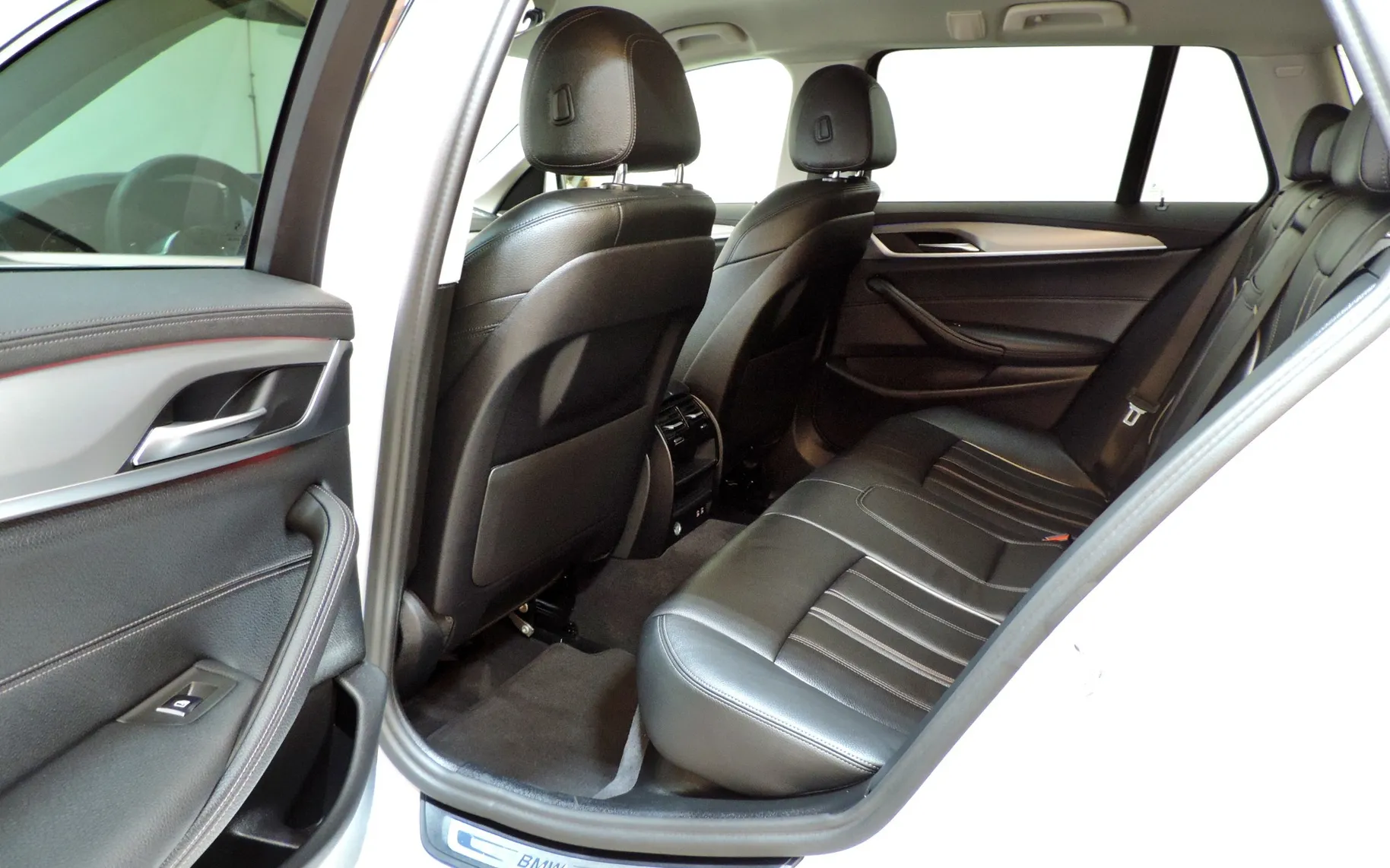 Zunanja slika - BMW Serija 5 - 520d xDrive Touring Avt. Luxury - 10