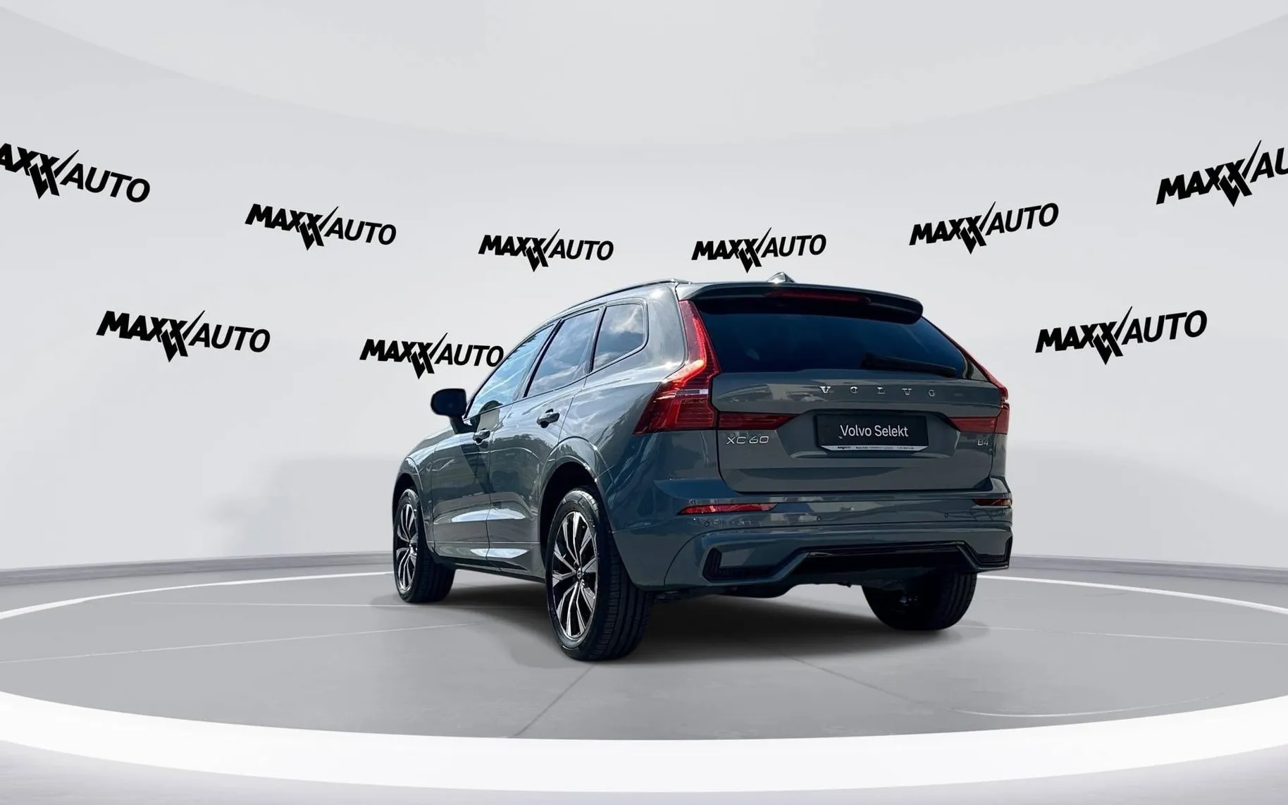 Notranja slika - Volvo XC60 - B4 D Plus Dark Avt. - 7