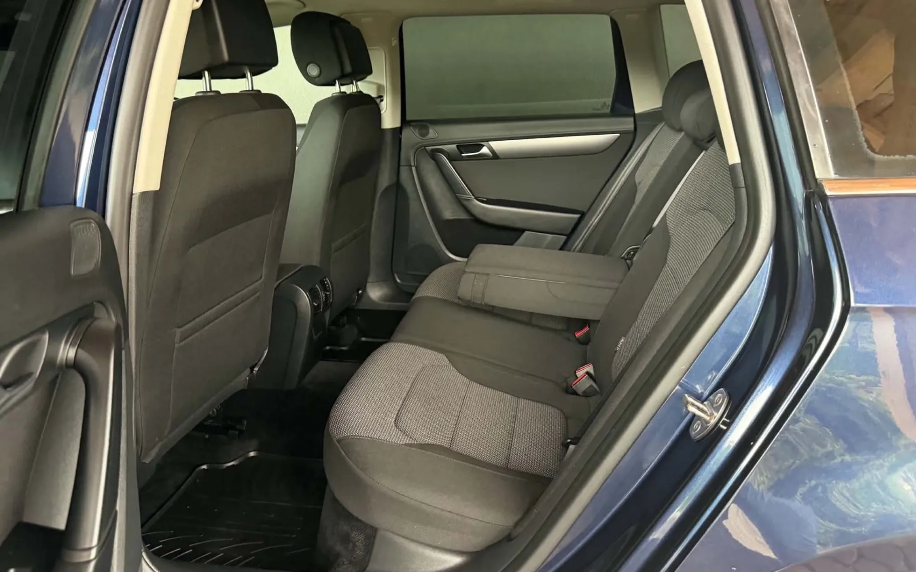 Notranja slika - Volkswagen Passat Variant - 1.6 TDI-H LINE-XENON+LED-LIZING ZA TUJCE- - 9