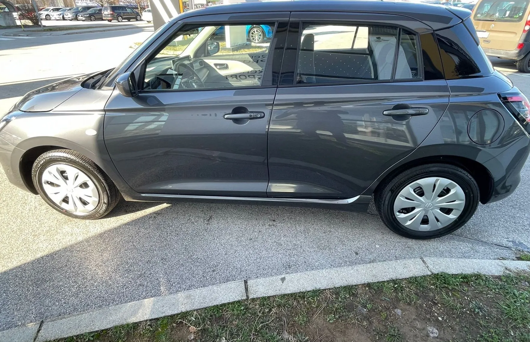 Zunanja slika - Suzuki Swift - 1.2 HIBRID COMFORT - 4