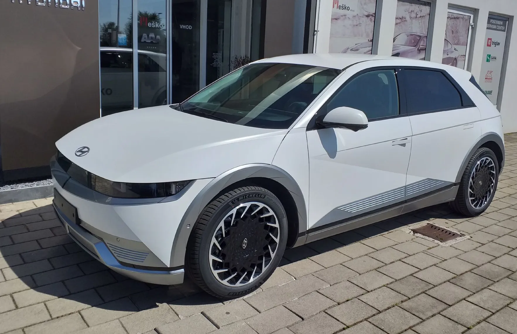 Zunanja slika - Hyundai Ioniq 5 - 168kW PREMIUM 84kWh .VOZILA V PRIHODU - 1