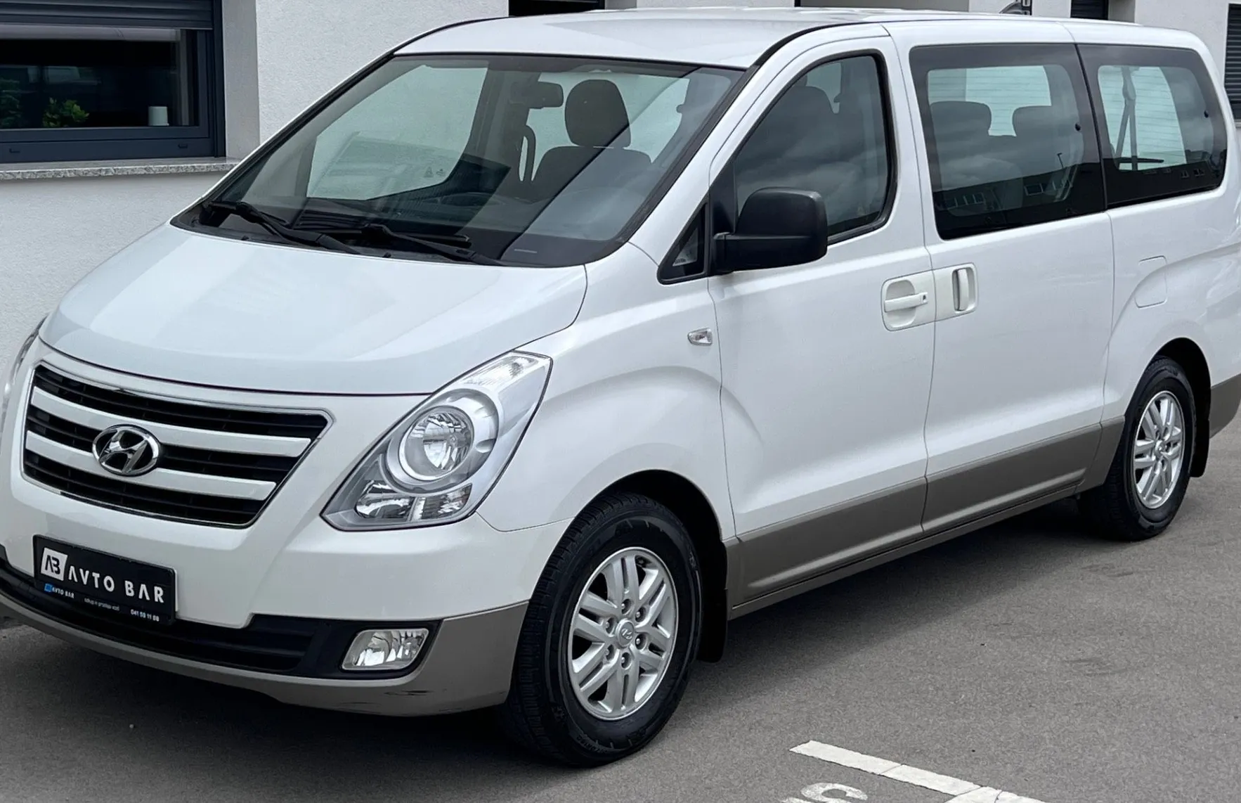 Zunanja slika - Hyundai H-1 - 2.5 CRDi+8SED+R.KAMERA+NAVI+3CONSKA KLIMA... - 3