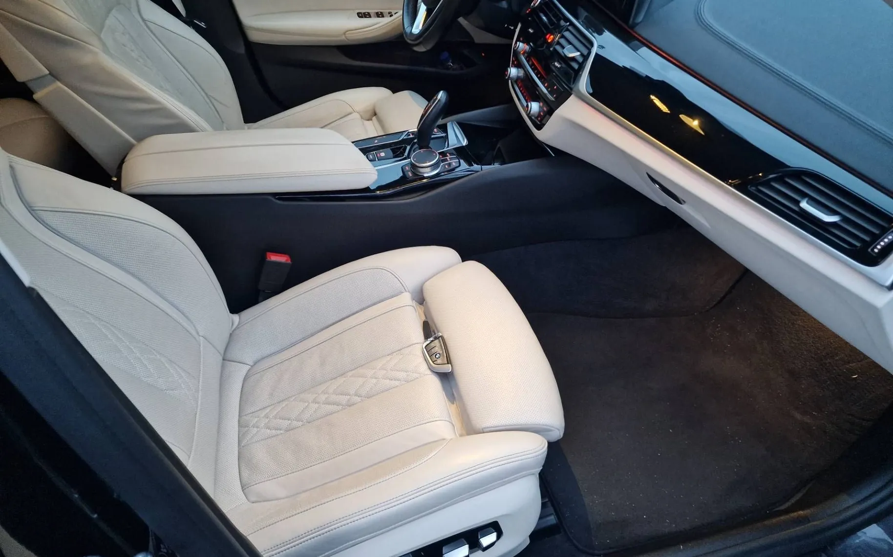 Notranja slika - BMW serija 5 Touring: - 530d xDrive SPORTLINE SERVISIRAN SLO. SOFT-HEAD - 9