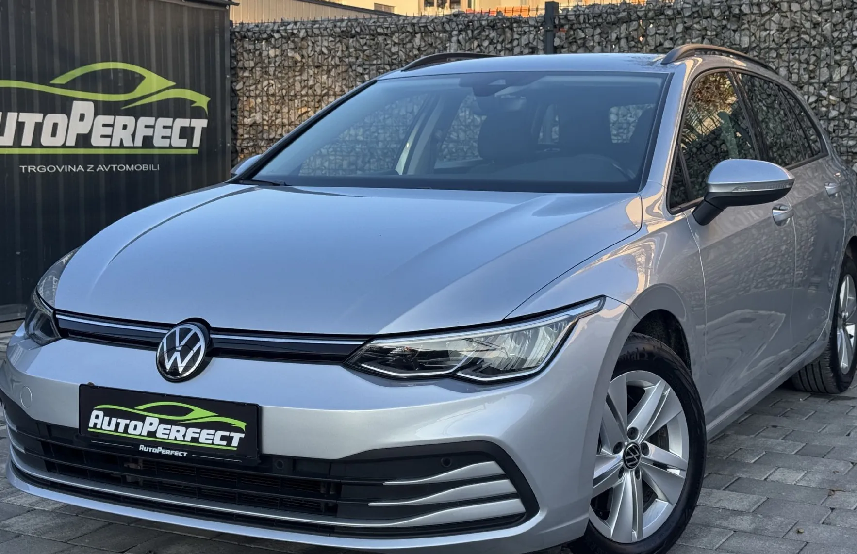 Zunanja slika - Volkswagen Golf - Variant 2.0 TDI avt. 85kw |NAVI|PDC|AMBI| - 3