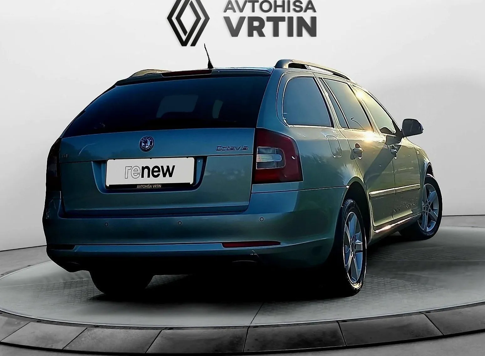 Zunanja slika - Škoda Octavia - Combi 1.6 CR TDI DPF Active - 2