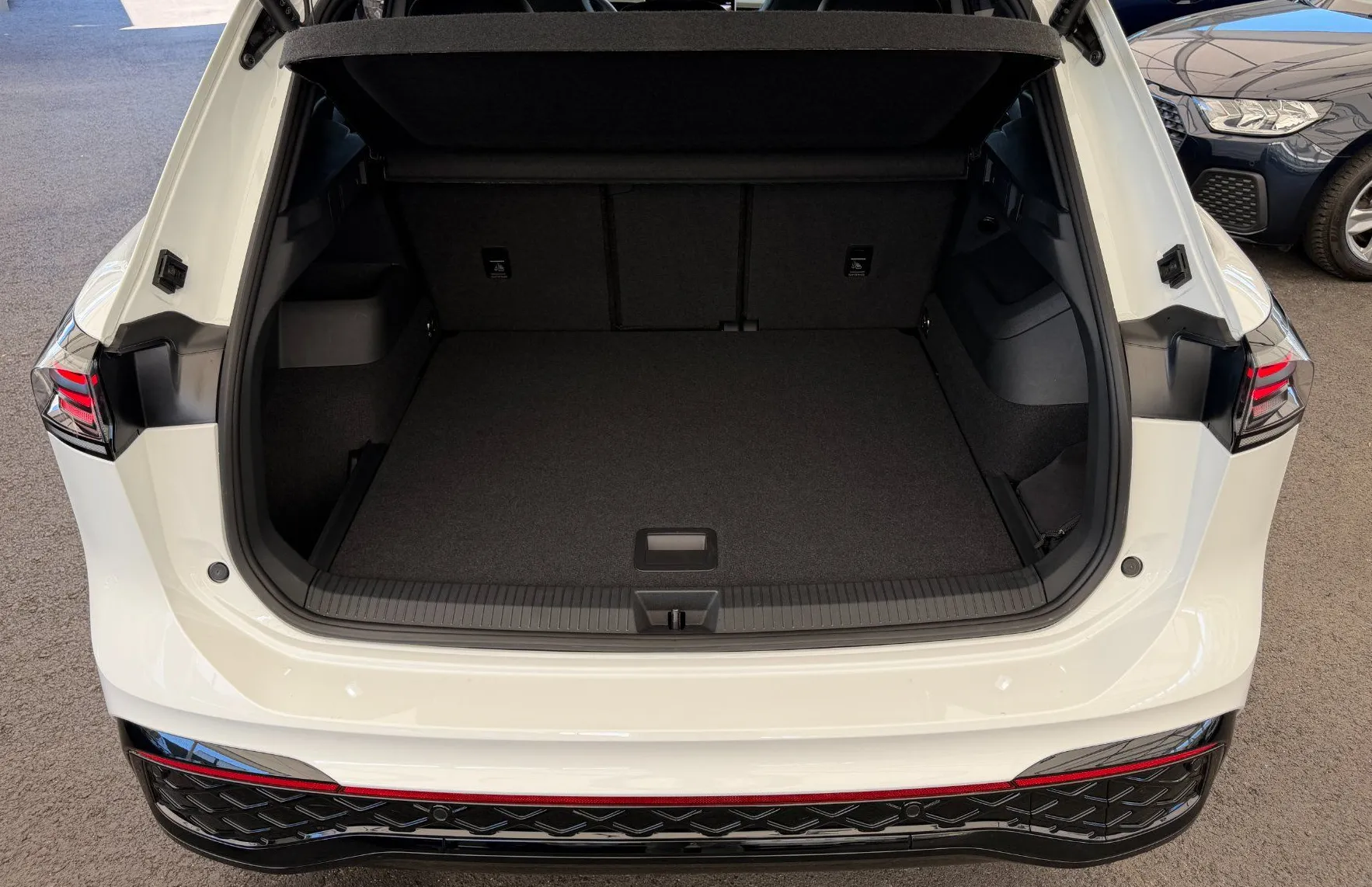 Zunanja slika - Volkswagen Tiguan - 4JOY 1.5 eTSI DSG-SLO-1.LASTNIK-BLACK STYLE - 11