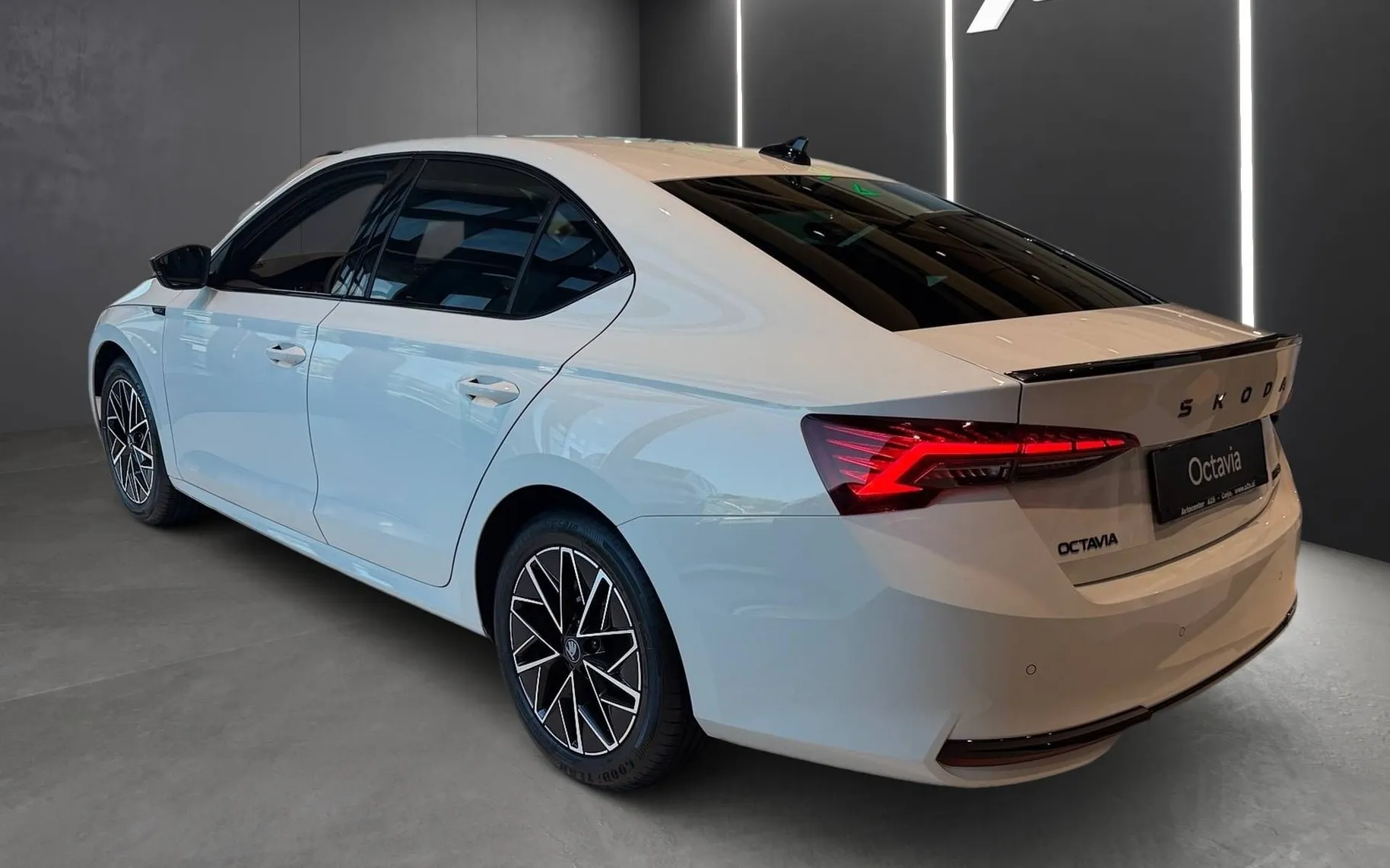 Zunanja slika - Škoda Octavia - 1.5 TSI mHEV Family SPORTLINE DSG - 2
