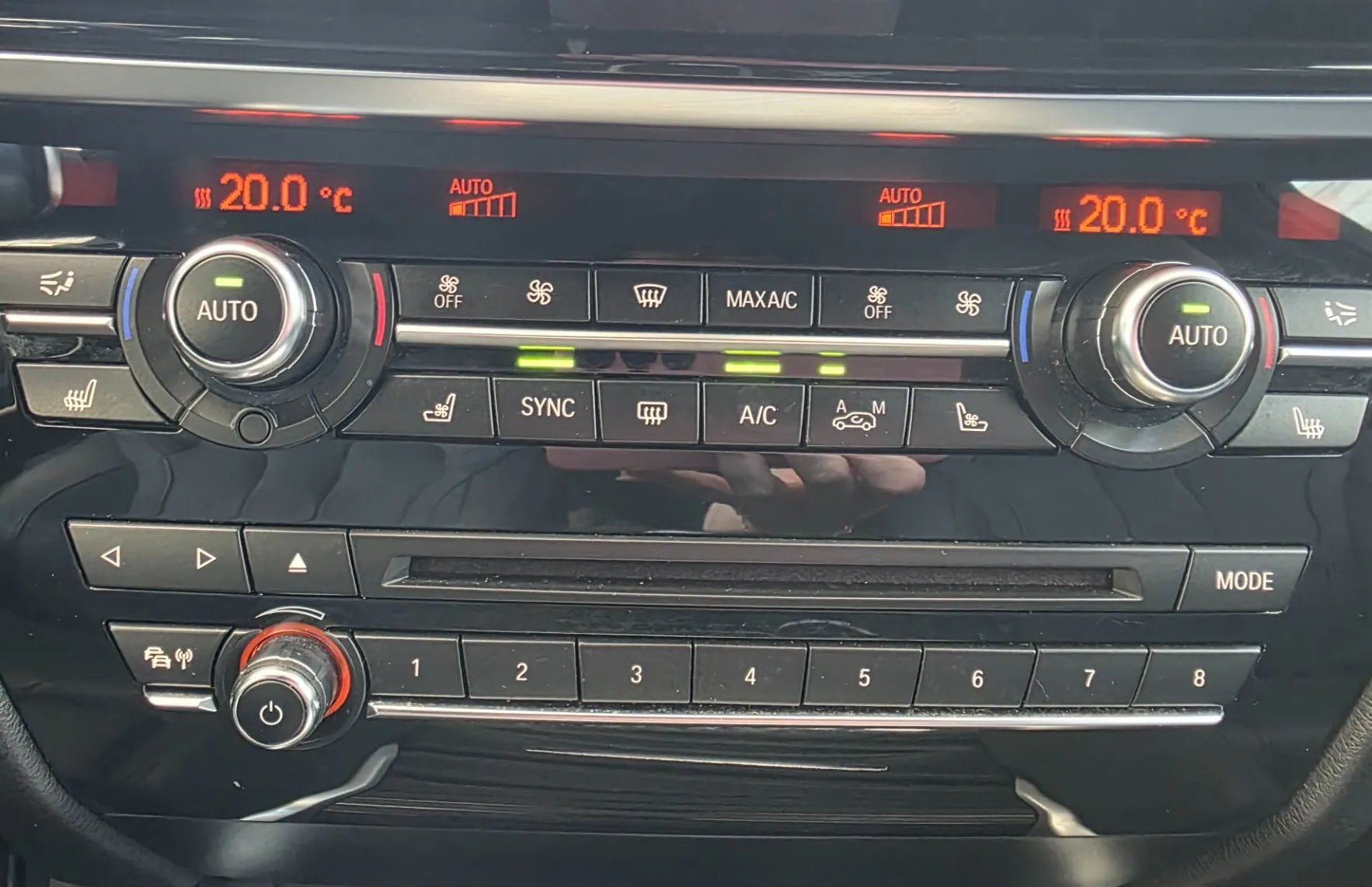Zunanja slika - BMW X6 - serija : xDrive 30d - GR. + HLAJ. SED. - LED - KAMERA - NAV - 13