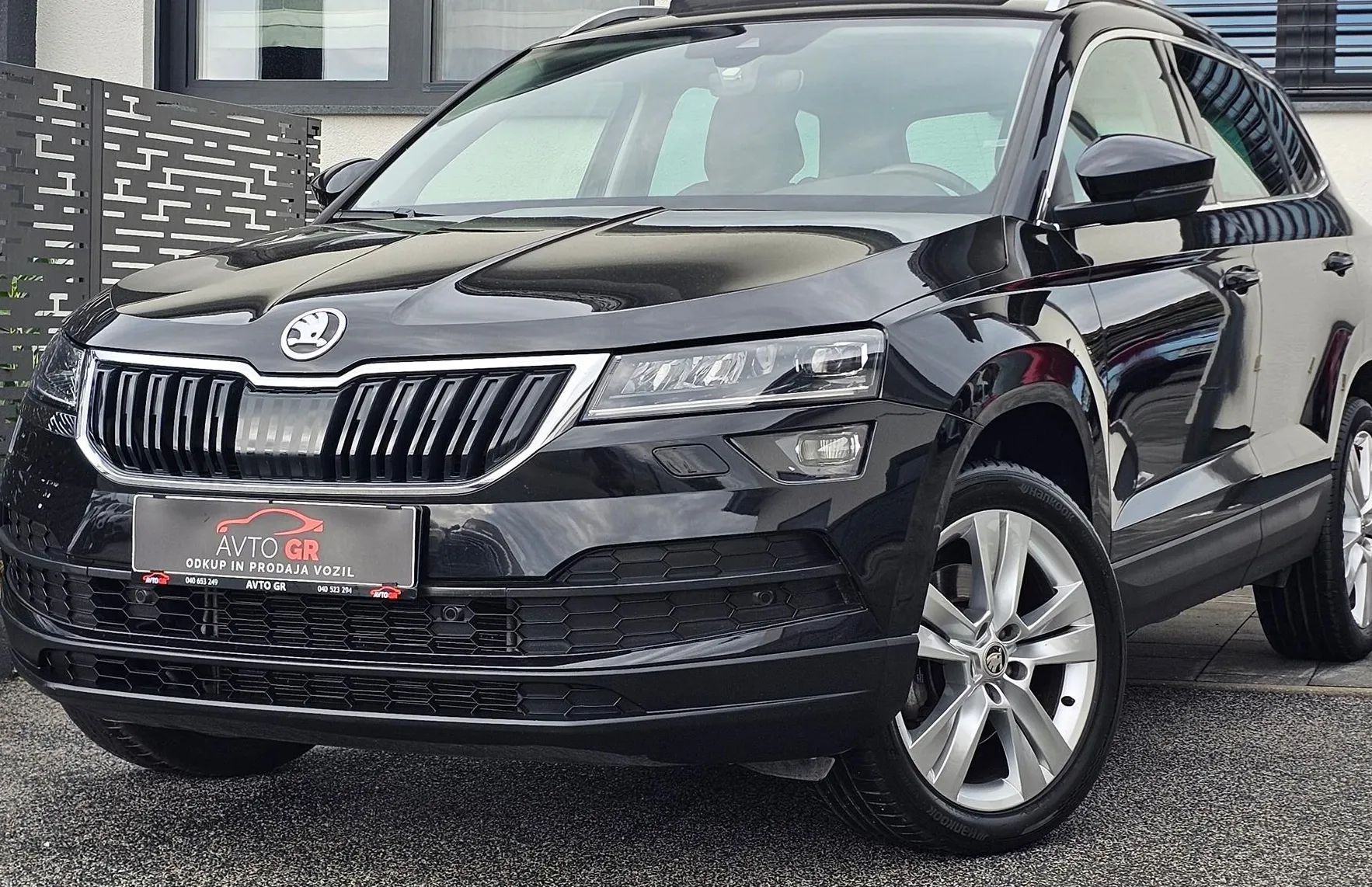 Zunanja slika - Škoda Karoq - 1.5 TSI ACT -SportLine- DSG-SPORT-LED-PANO-ALKANT - 2