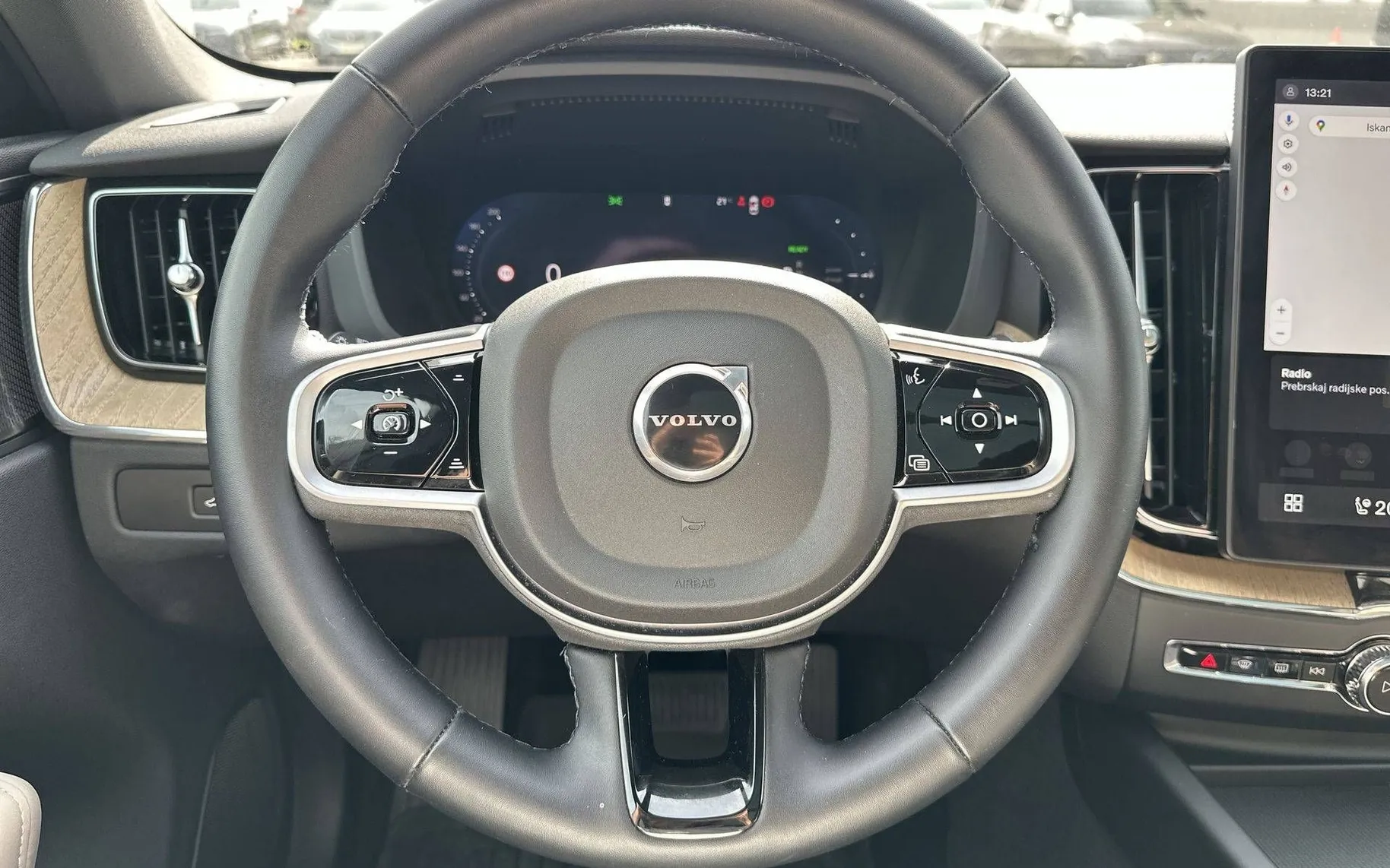 Notranja slika - Volvo XC60 - T6 AWD Recharge Twin Engine Plus Dark Avt. - 14