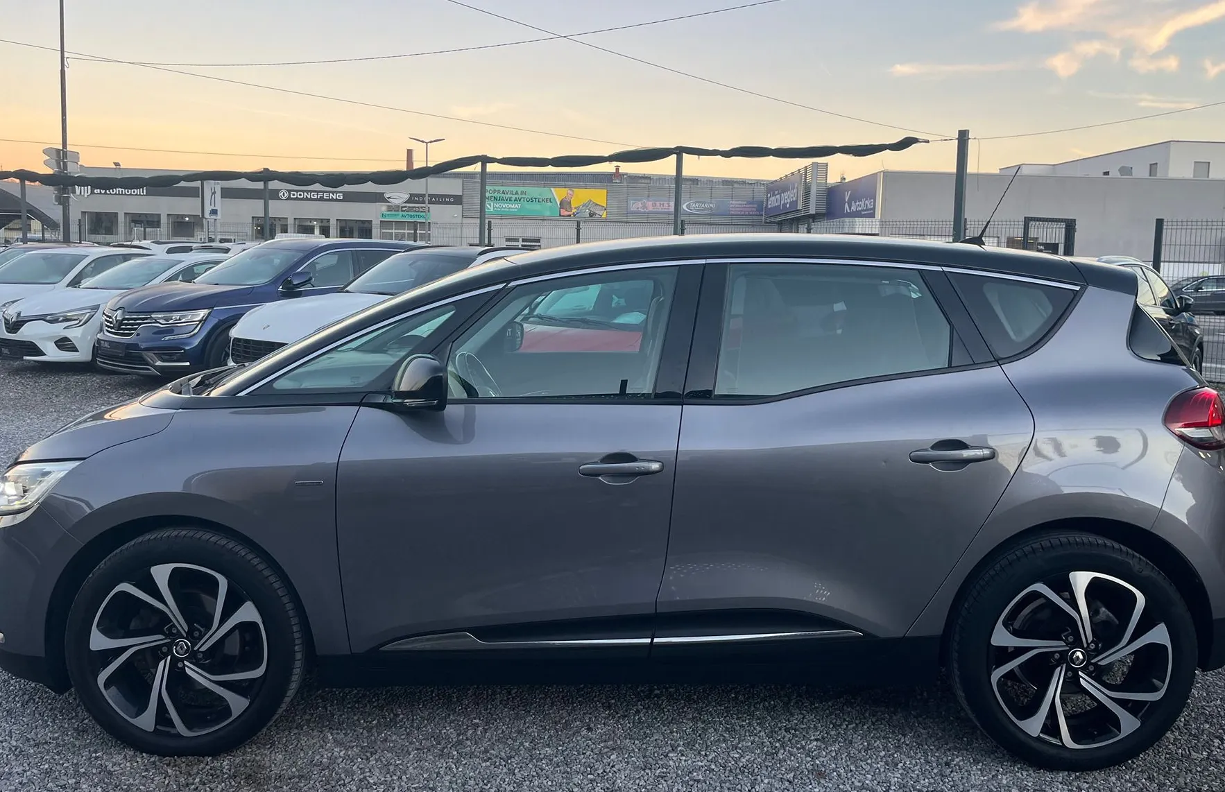 Zunanja slika - Renault Scénic - Scenic 1.2 16V Tce NAVI-EDITI5N 1-20COL-LED PURE VISION - 4