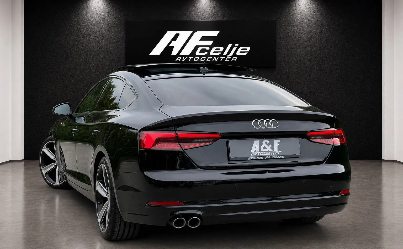 Notranja slika - Audi A5 Sportback - 2.0 TDI-AUT-3X S LINE-PANORAMA-LIZING ZA TUJCE- - 7
