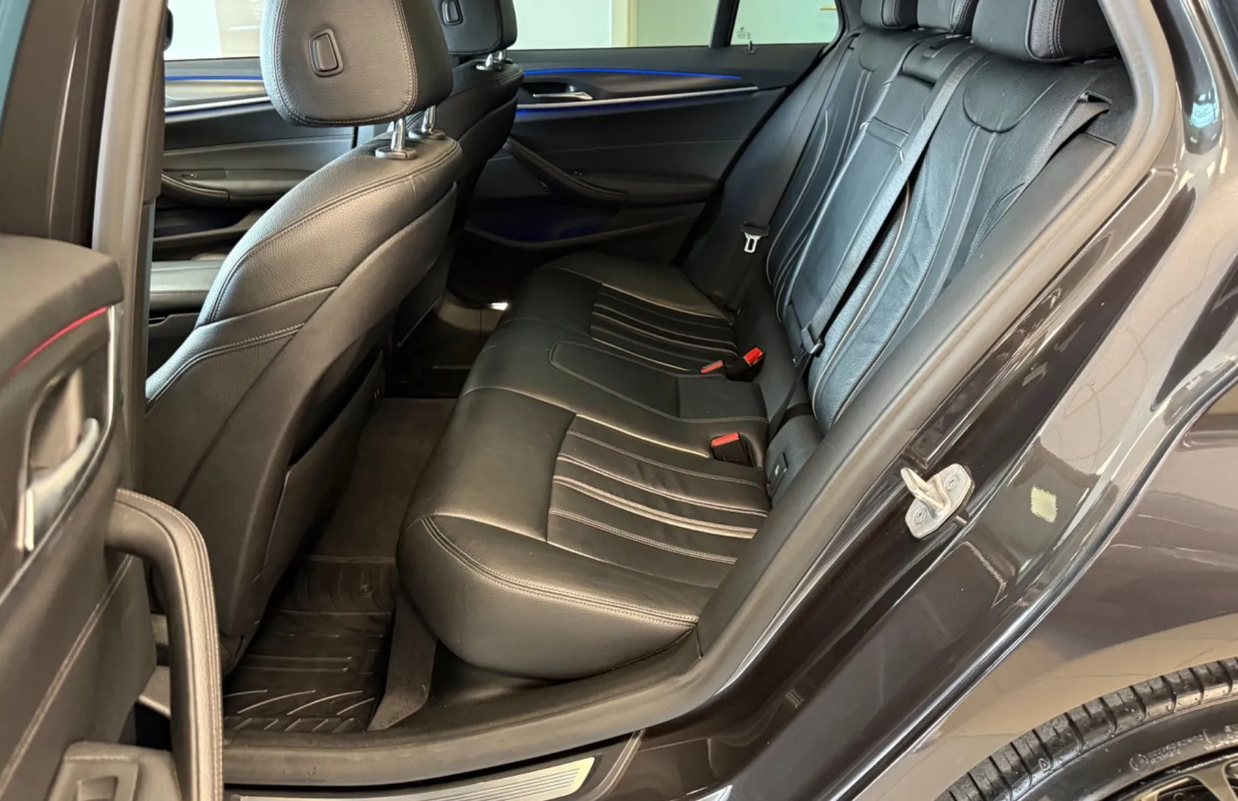 Zunanja slika - BMW Serija 5 - Touring: 530d xDrive M-SPORT-AMBIENT-LED-ALU-FACELIFT- - 16
