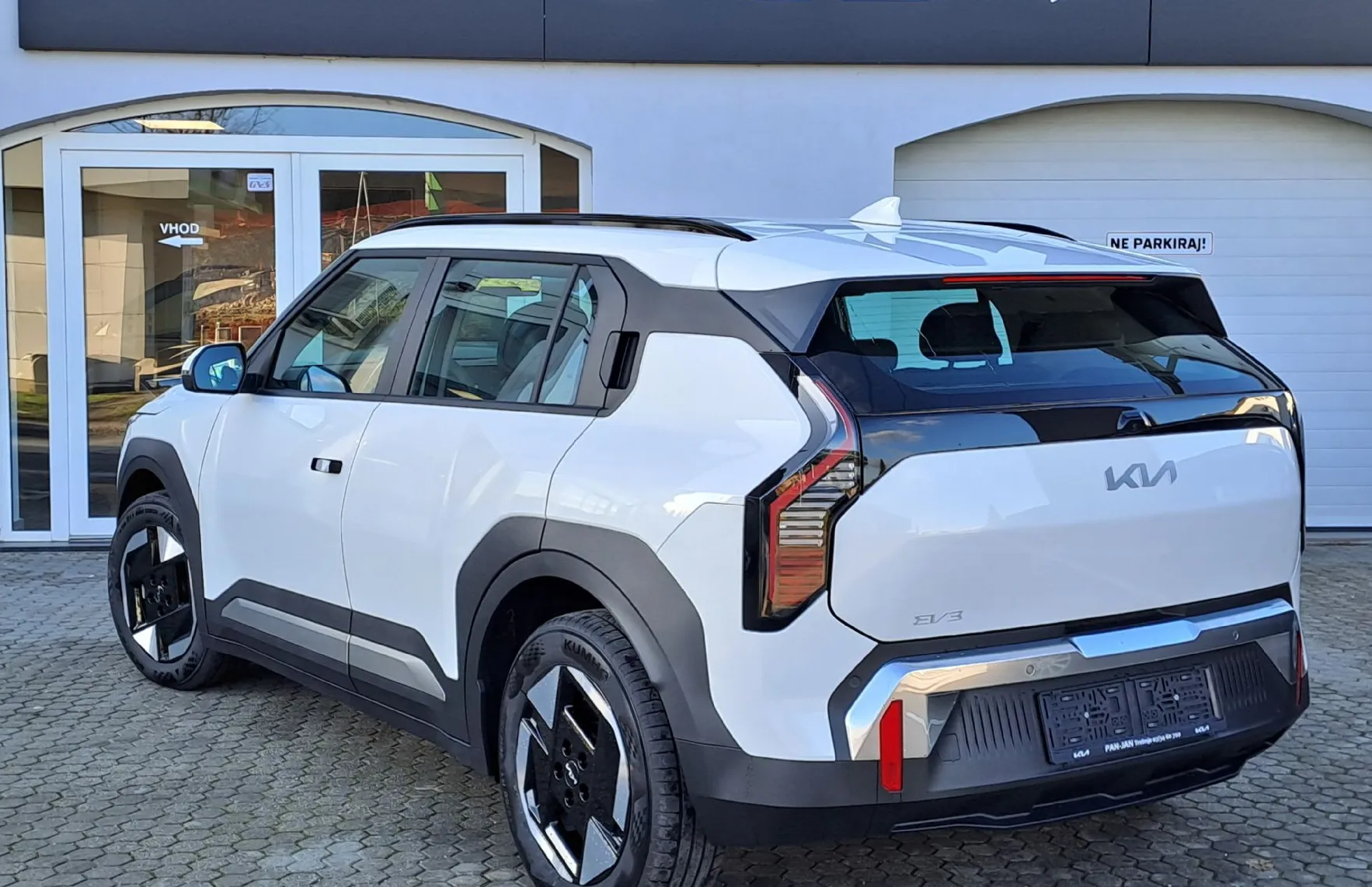 Zunanja slika - KIA EV3 - 58.3 kWh baterija. 150 kW  204 KM  Star - 3