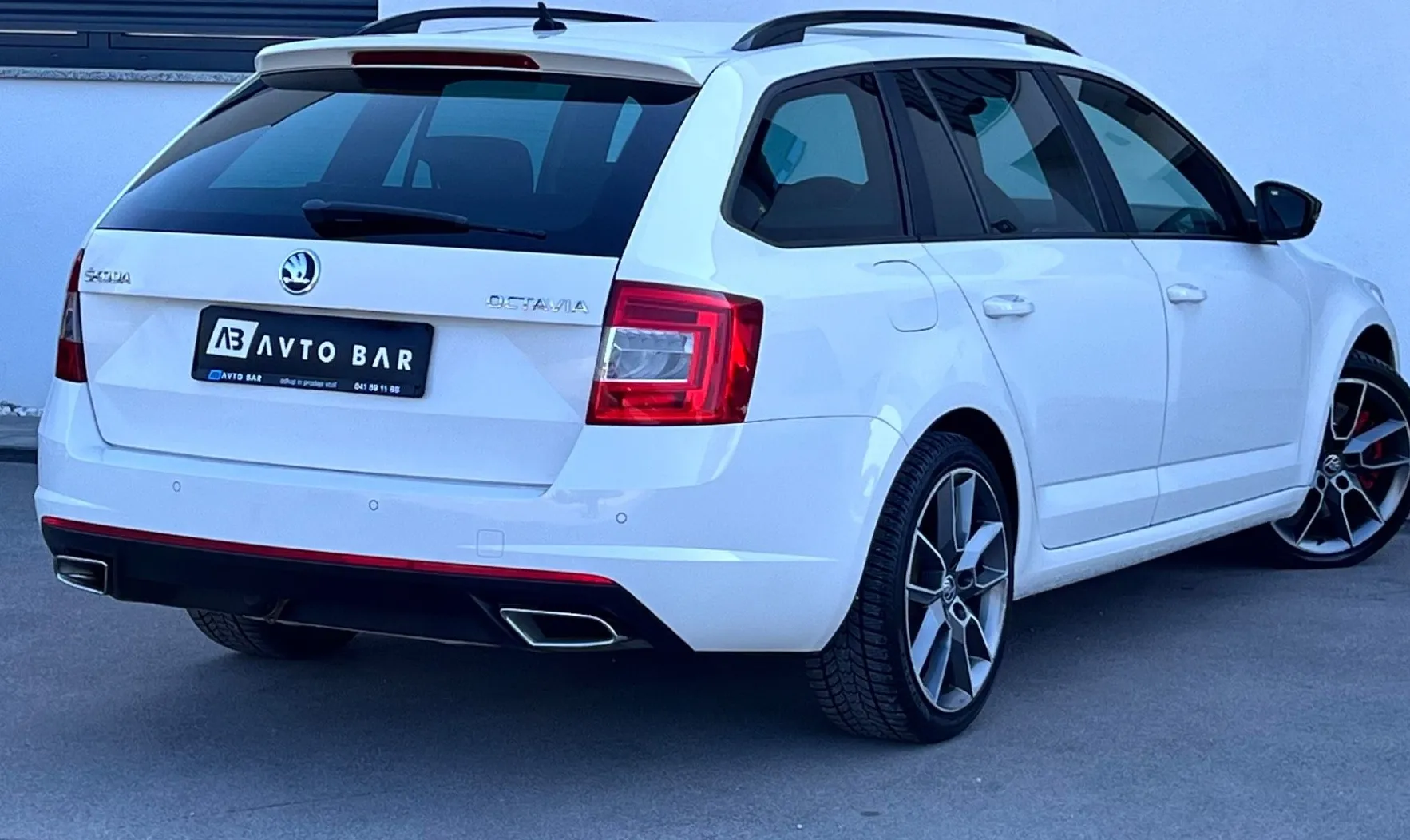 Zunanja slika - Škoda Octavia - 2.0 TDI RS+XENON+NAVI+PDC+KLJUKA... - 6