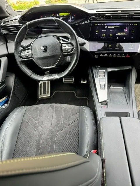 Notranja slika - Peugeot 408 - Peugeot  GT 1.6 THP HYBRID 225 e-EAT8 - 4