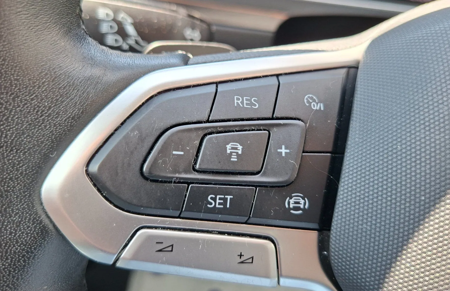 Zunanja slika - VW Tiguan - 2.0 TDI BMT Elegance DSG - 15