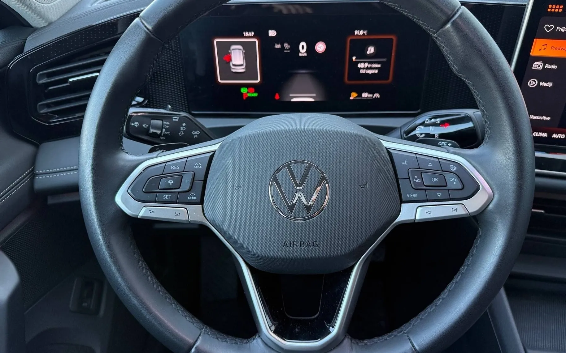 Notranja slika - Volkswagen Tiguan - 1.5 eTSI BMT 4All DSG - 8