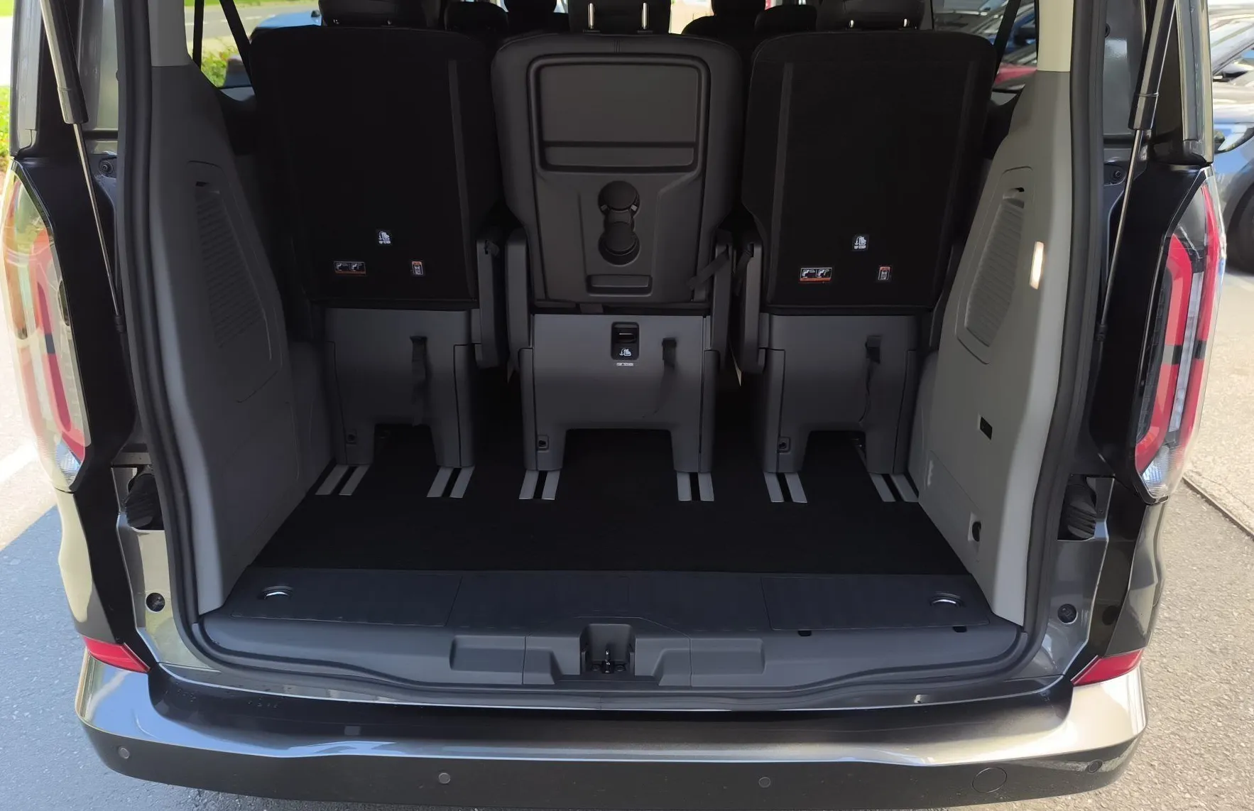 Zunanja slika - Ford Tourneo - Custom TITANIUM X 2.5 232PS PHEV CVT L2 FWD-ZALOGA - 15