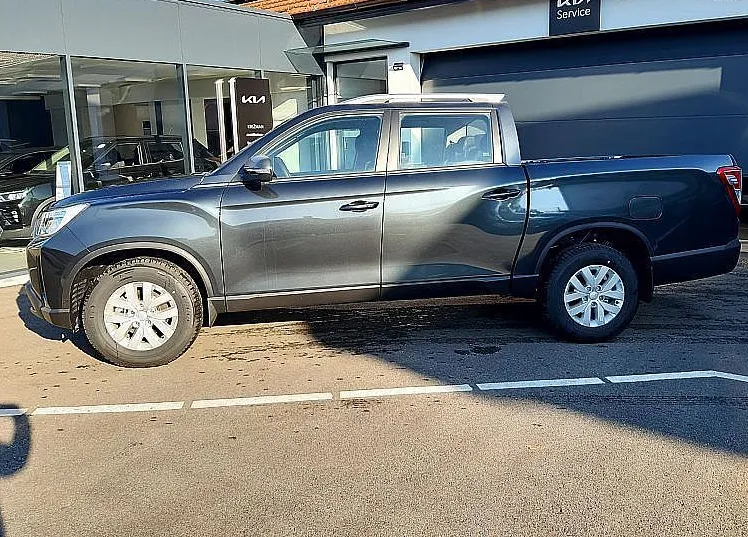 Zunanja slika - KG Mobility Musso - 2.2  Grand 2.2 XDi Venture + 4WD M T - 5