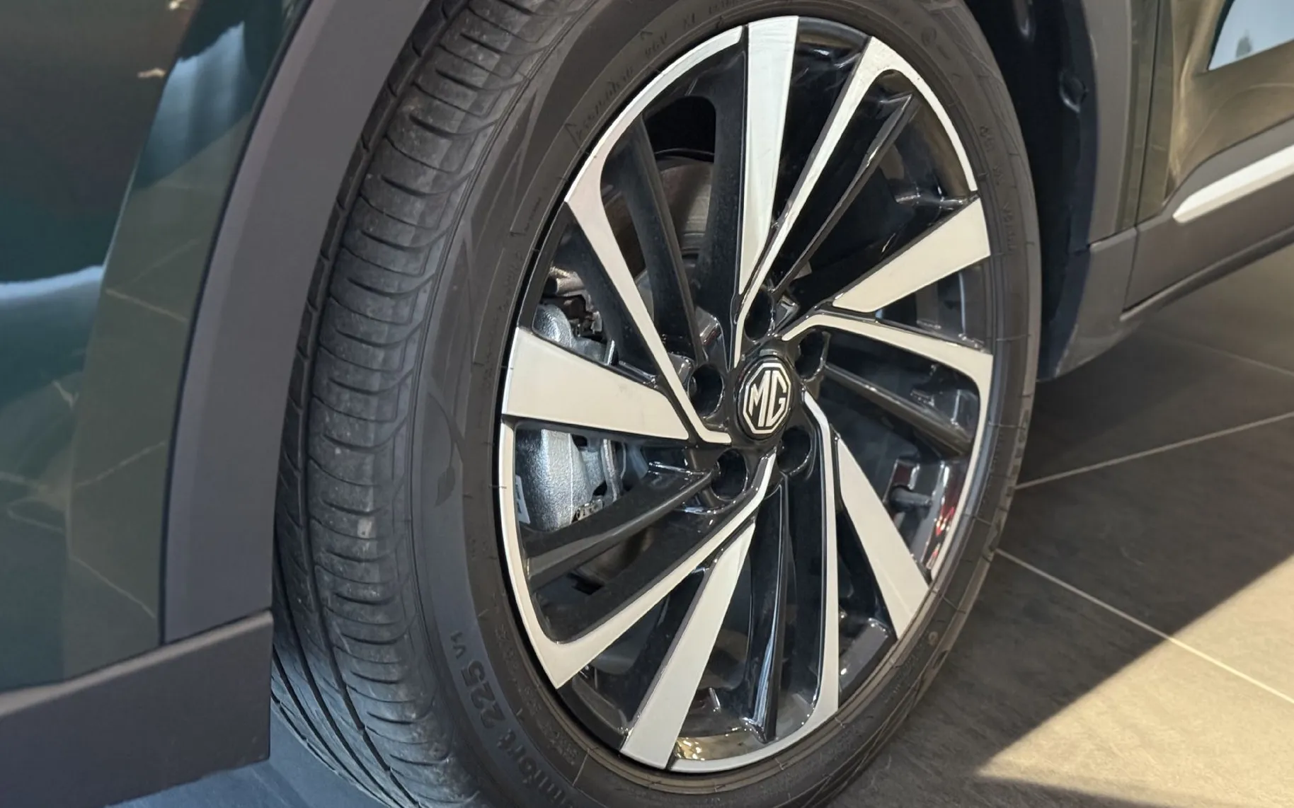 Zunanja slika - MG MG ZS - ZS 1.5L Hybrid Luxury - 9