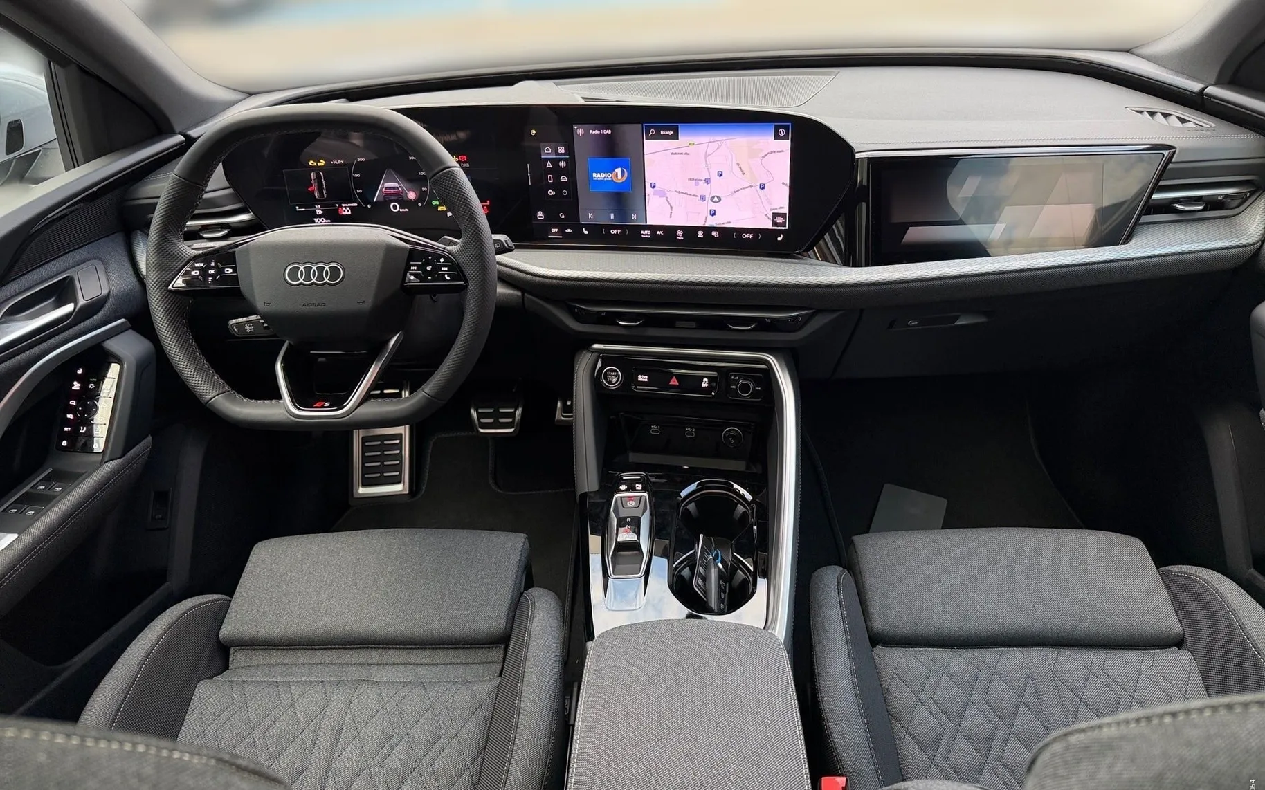 Notranja slika - Audi Q5 Sportback - TFSI quattro 150kW - 10