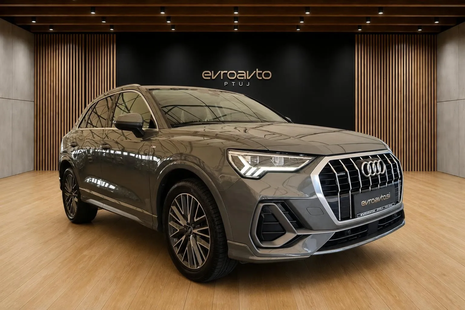 Zunanja slika - Audi Q3 - quattro 40 TDI S line•Radarski tempomat•Matrix - 3