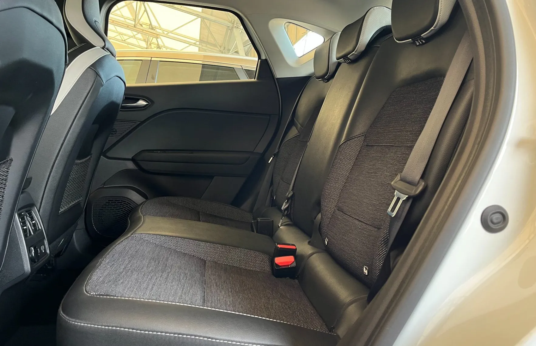 Zunanja slika - Renault Captur - TCe 90 Intens - 1. LASTNICA - SLOVENSKI - 9