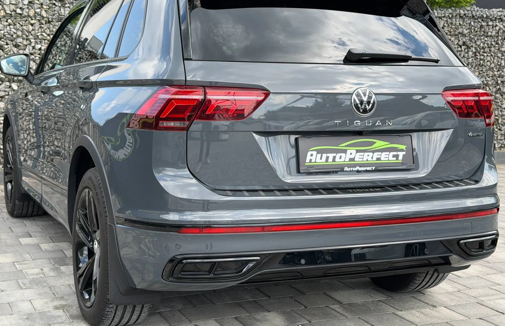 Zunanja slika - Volkswagen Tiguan - 2.0 TSI 4M R-Line DSG |HUD|KAM|PANO|IQ LIGHT|... - 4
