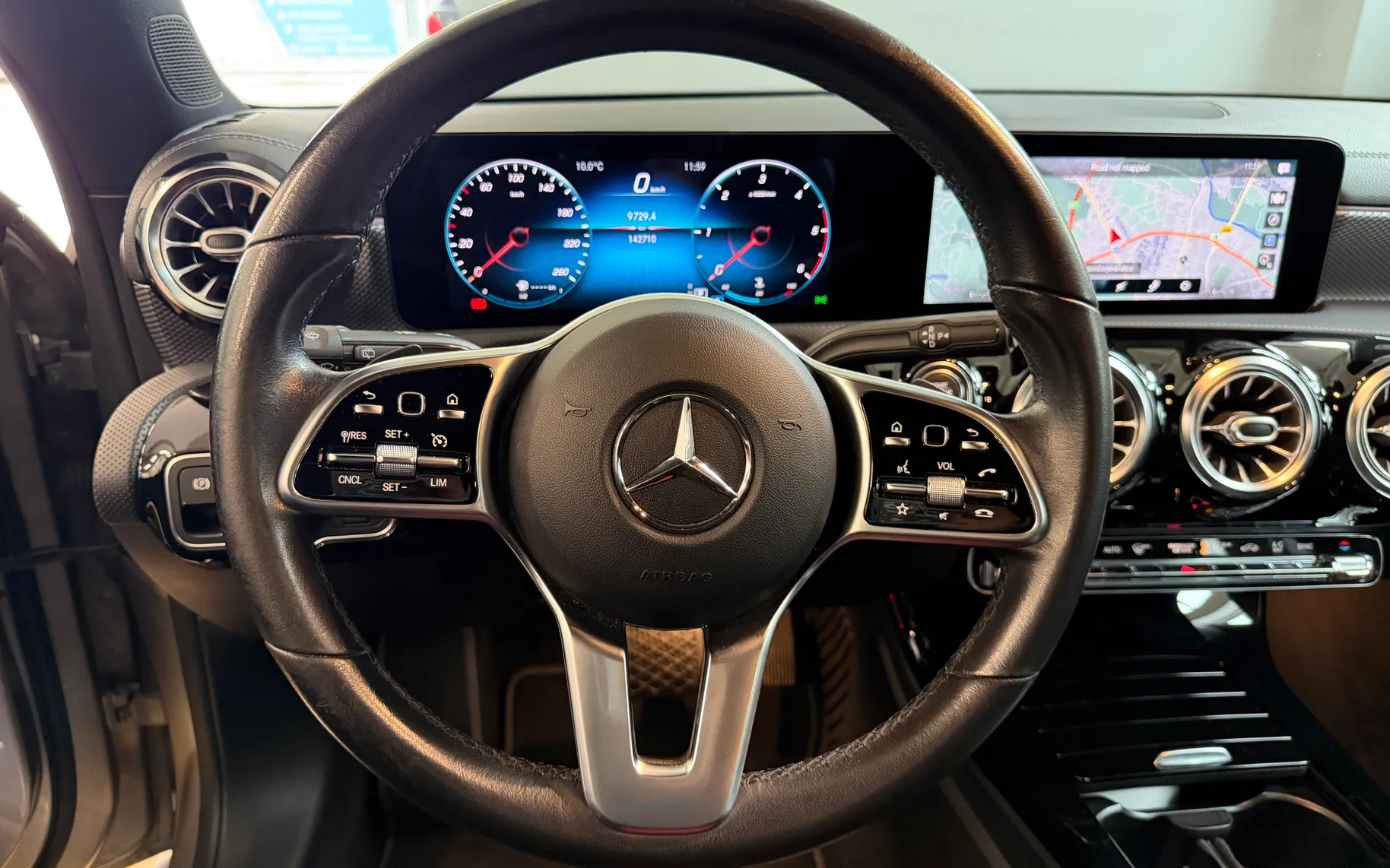 Notranja slika - Mercedes-Benz CLA-Razred - 200d - 17