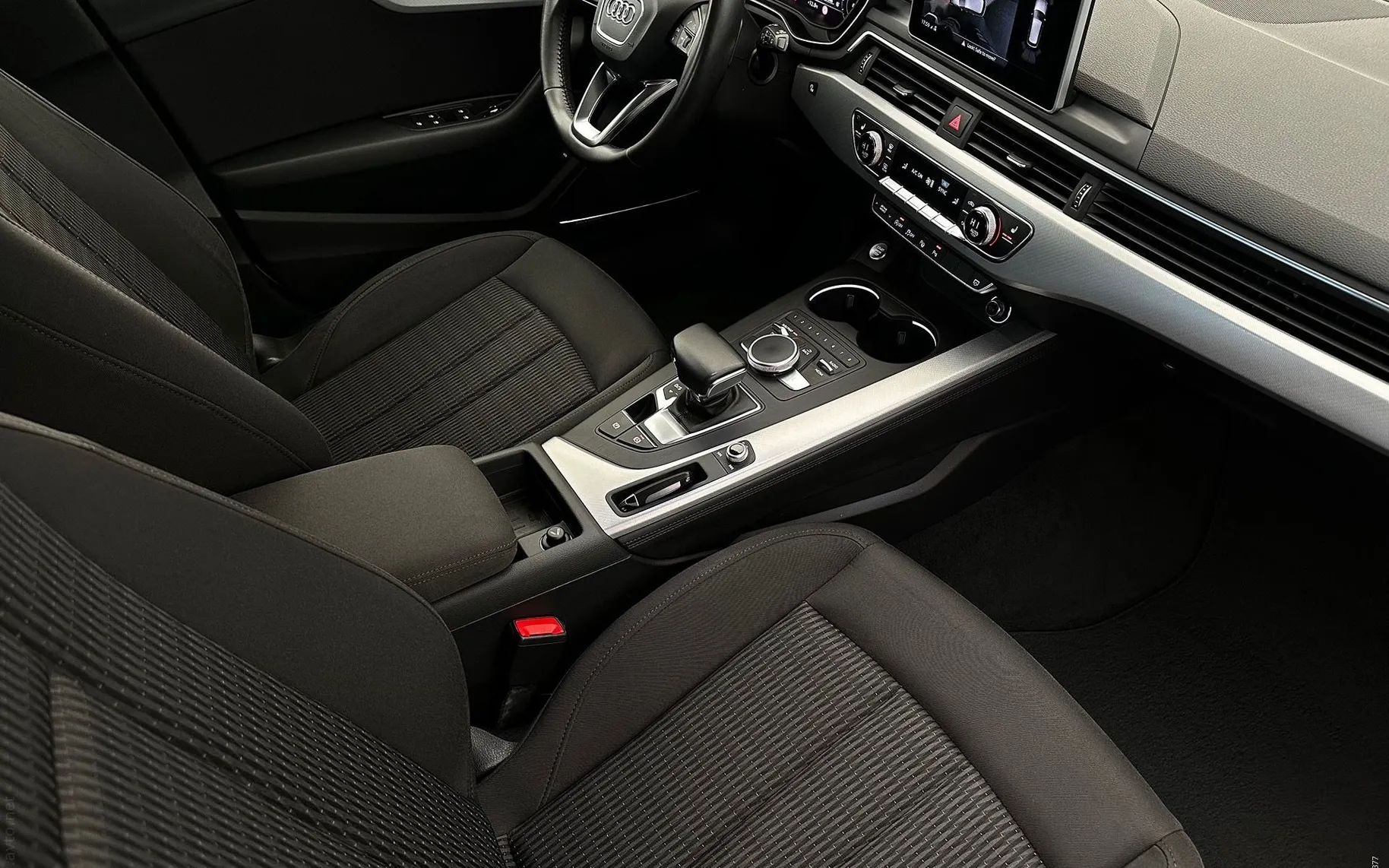 Notranja slika - Audi A4 Avant - 2.0TDI-VIRTUAL-MATRIX-F1-360KAMERE-2XPDC-NA OBRO.. - 7
