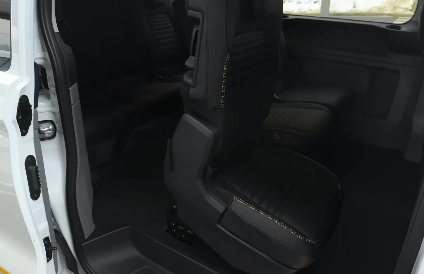 Zunanja slika - Ford Transit Custom - KOMBI TRAIL 2.0 TDCi 150 KM M6 L2H1 -ZALOGA - 14