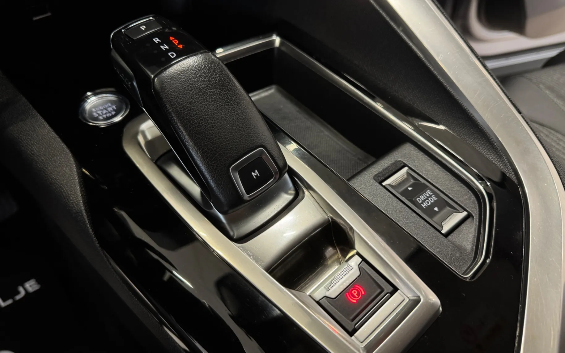 Zunanja slika - Peugeot 3008 - 1,2-130KM-ALLURE-AUT-FUL-LED-VIRTUAL-KAMERA-KEYLES - 18