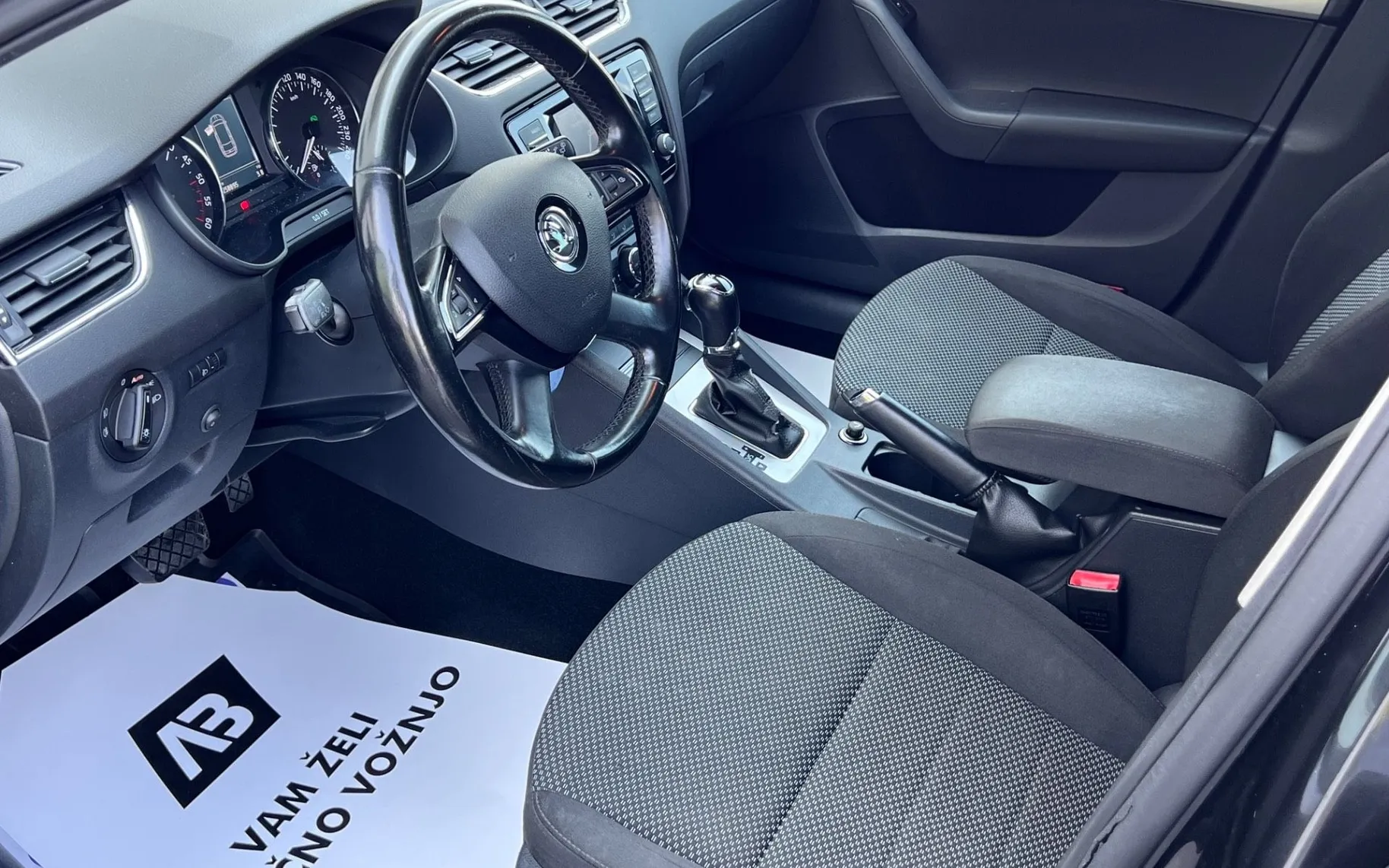 Notranja slika - Škoda Octavia - 1.6 TDI+ALU+NAVI+DSG+KLJUKA - 11