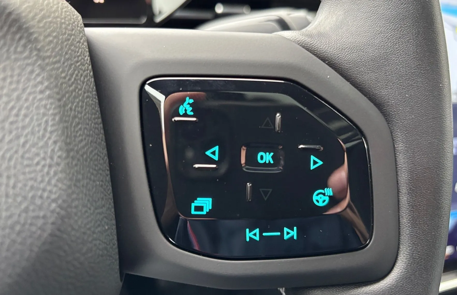 Zunanja slika - Ford Explorer - EV PREMIUM dv elektro79 kWh 250 kW AT AWD - 18