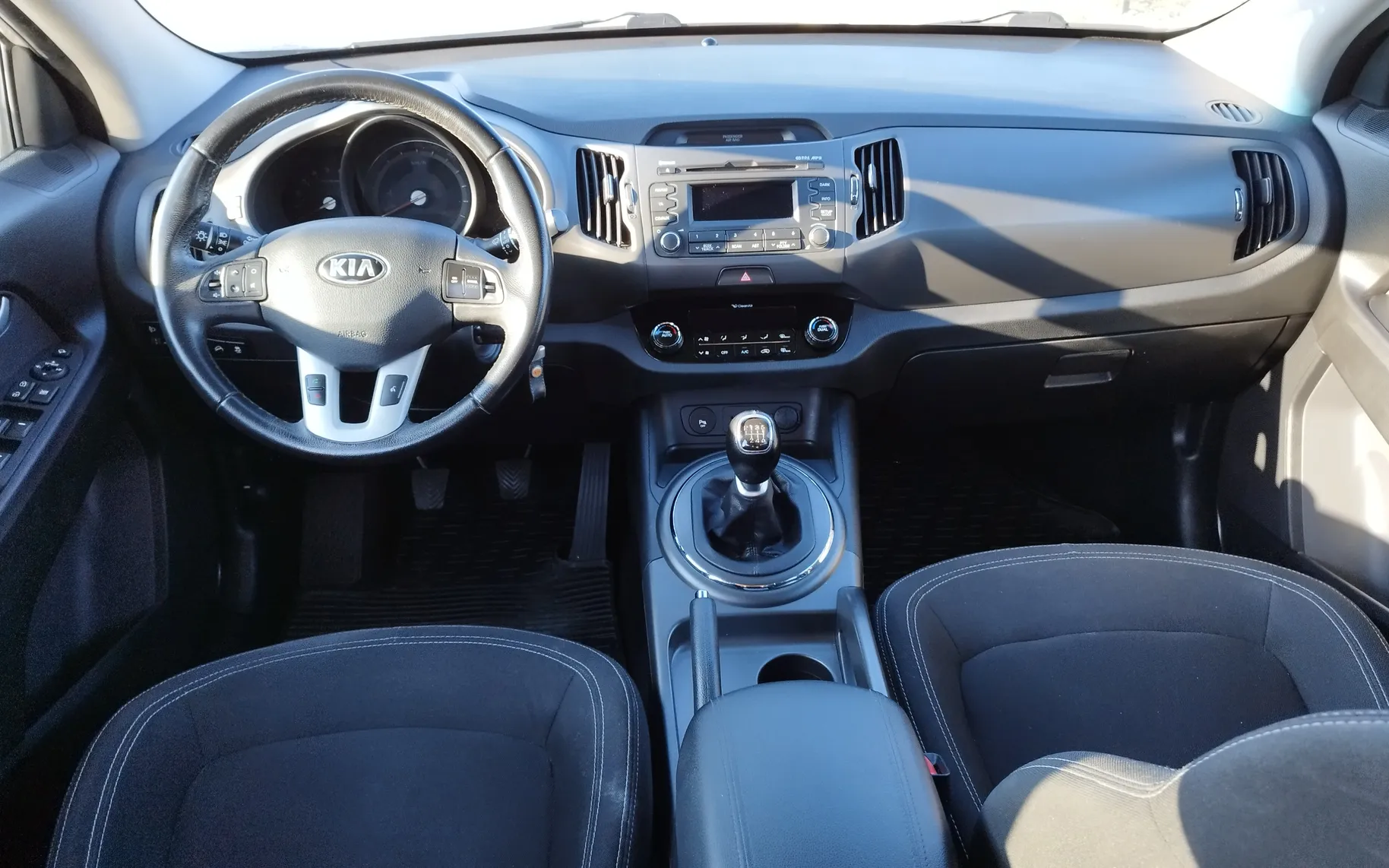 Notranja slika - KIA Sportage - 2WD 1.7 CRDi - 5