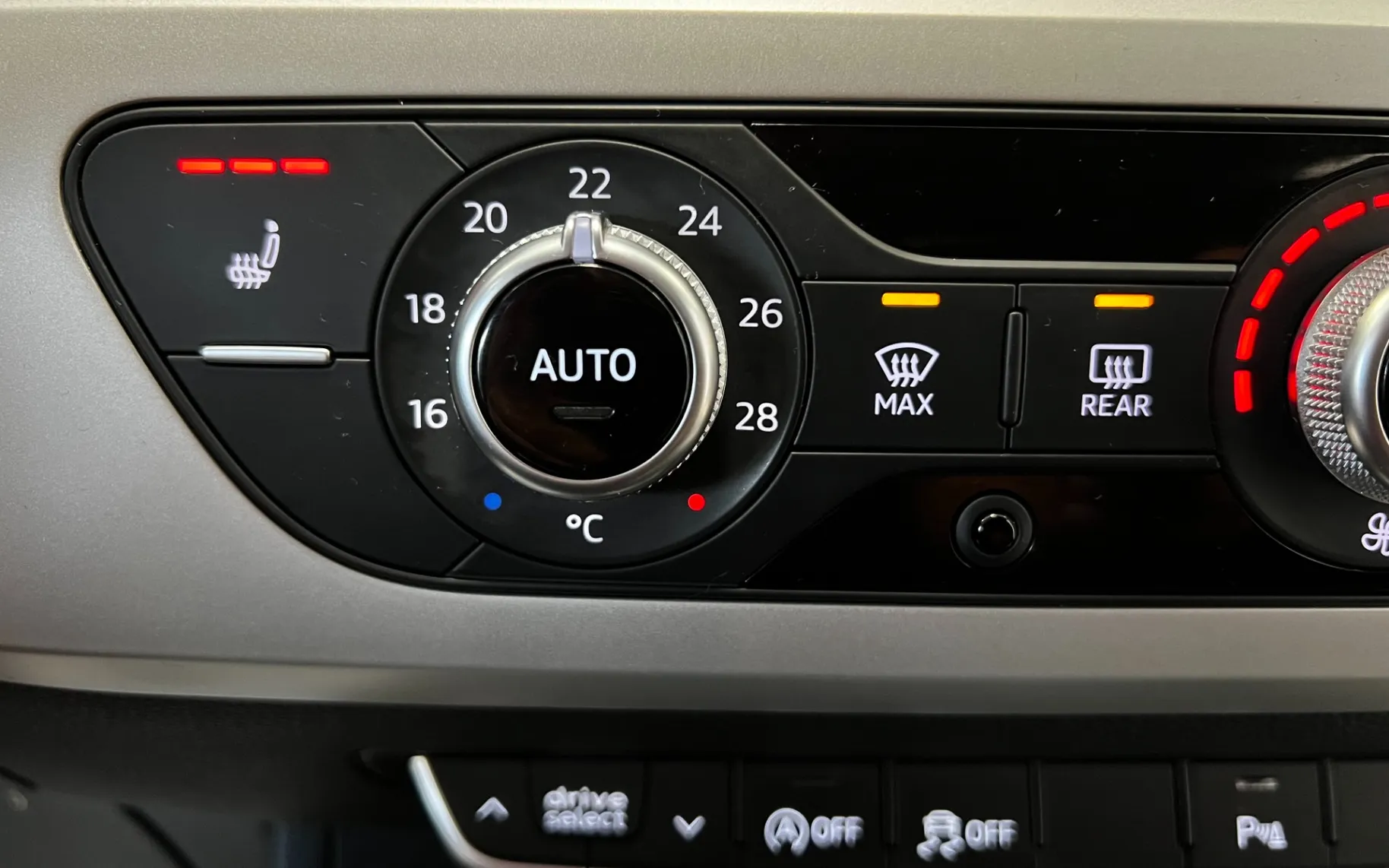 Zunanja slika - Audi A4 - Avant 2.0 TDI quattro S tronic Sport 140  190 - 14