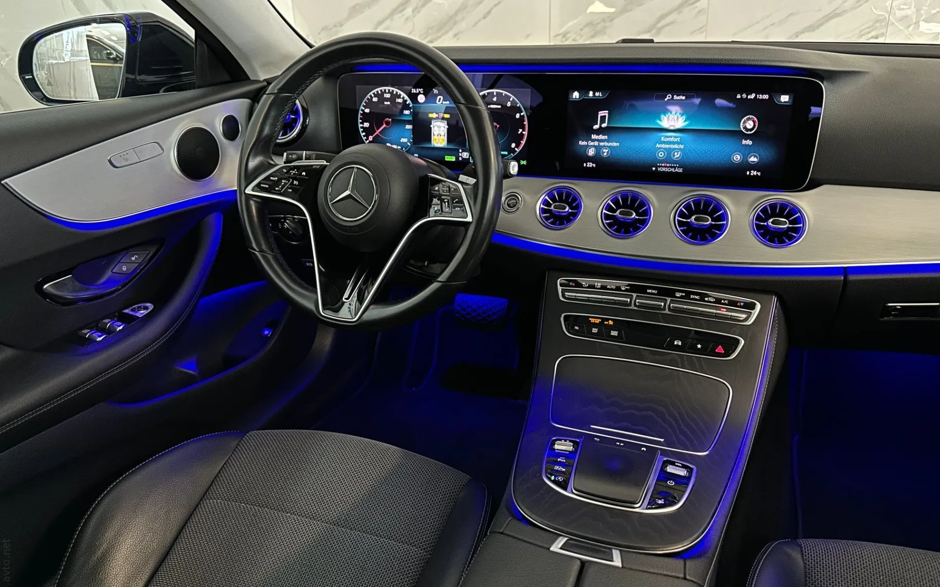 Notranja slika - Mercedes-Benz E-Razred - 200 Coupe Kamera - AmbientL - PDC - Gretje - R17 . - 12
