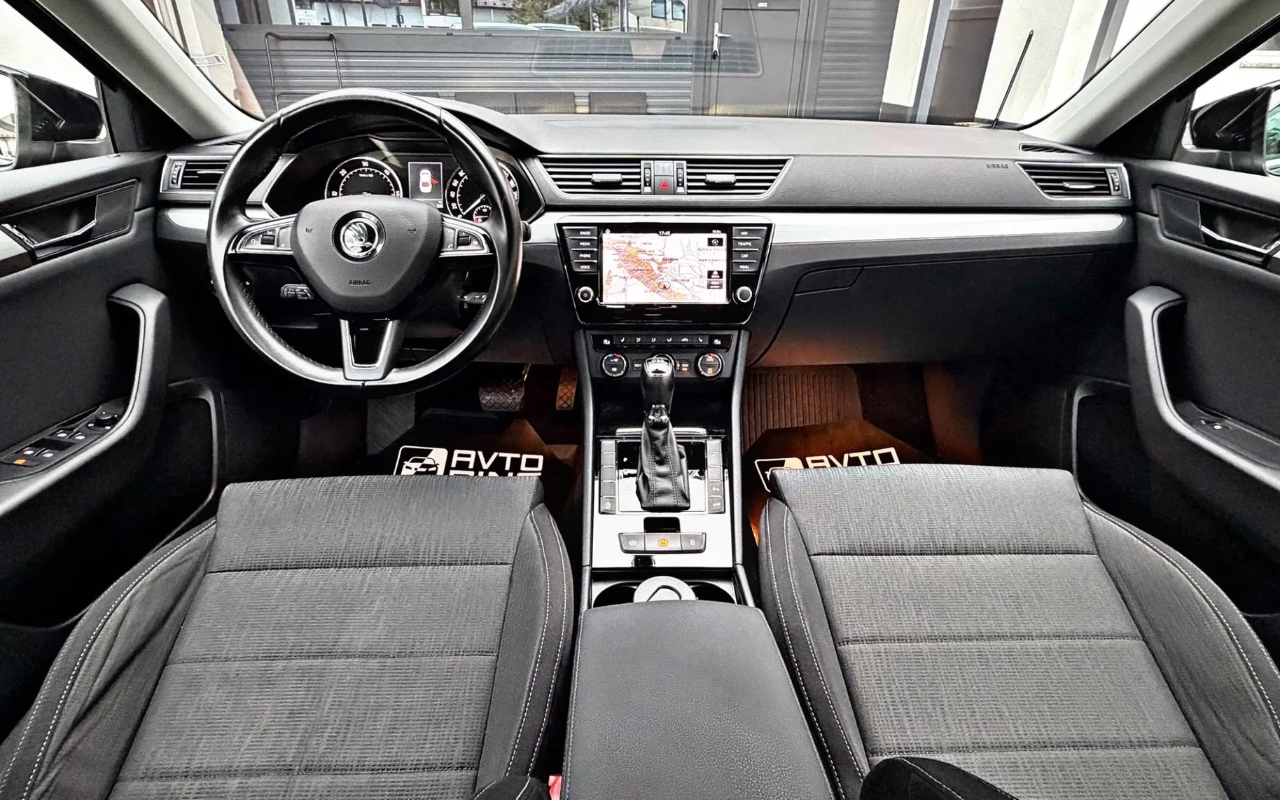 Notranja slika - Škoda Superb - 2.0 TDI DSG•LIMO•ACC•NAVI•KAMERA•KLJUKA•ATRAKTIVEN - 10
