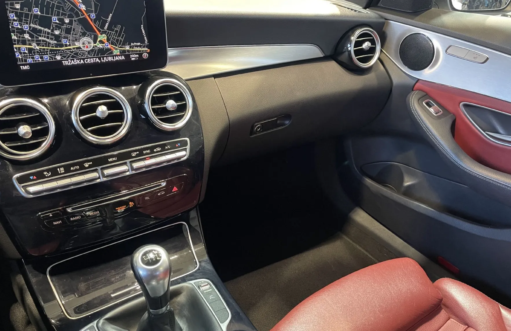 Zunanja slika - Mercedes-Benz C-Razred - C220d-AMG LINE-NAVI-TEMPOMAT-KAMERA-GRETJE SED-LED - 12