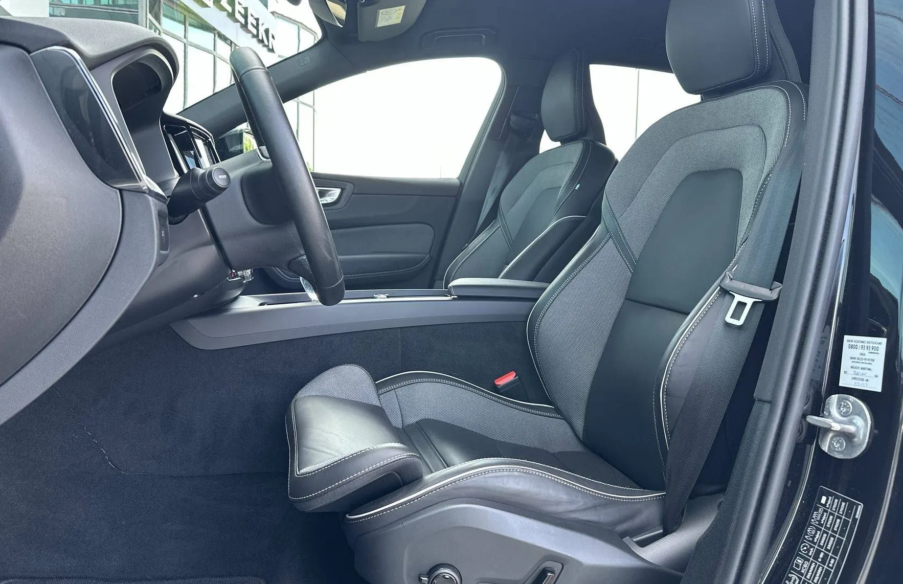 Zunanja slika - Volvo XC60 - B5P AWD Black Edition Avt. BLISS ACC MEMORY. GRET. - 10